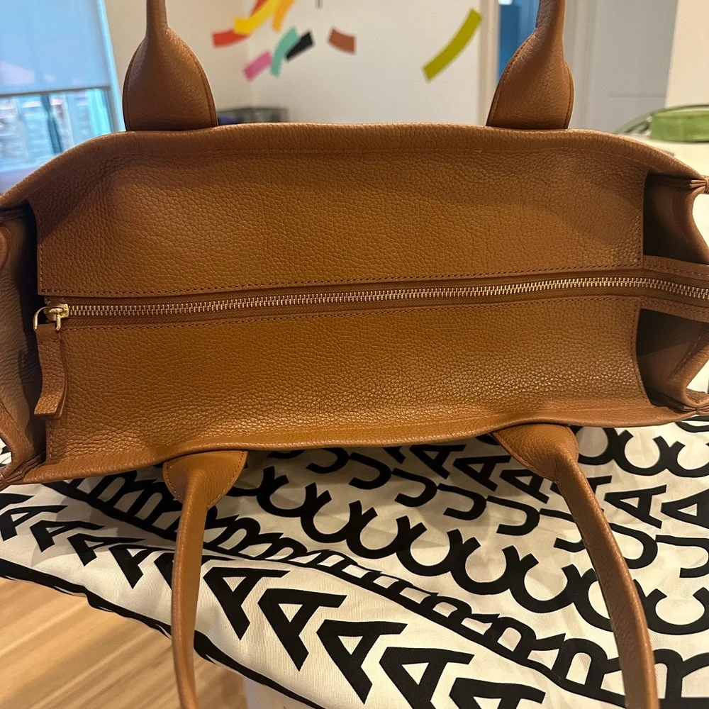 Marc Jacobs The Tote Bag Brown Leather Tote - Picture 9 of 10